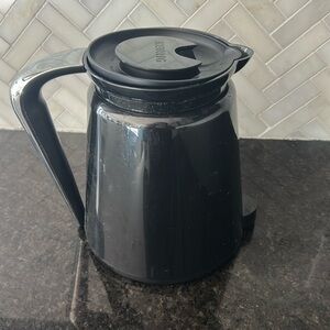 Keurig 2.0 Plastic Carafe Black Coffee holds 32 ounces